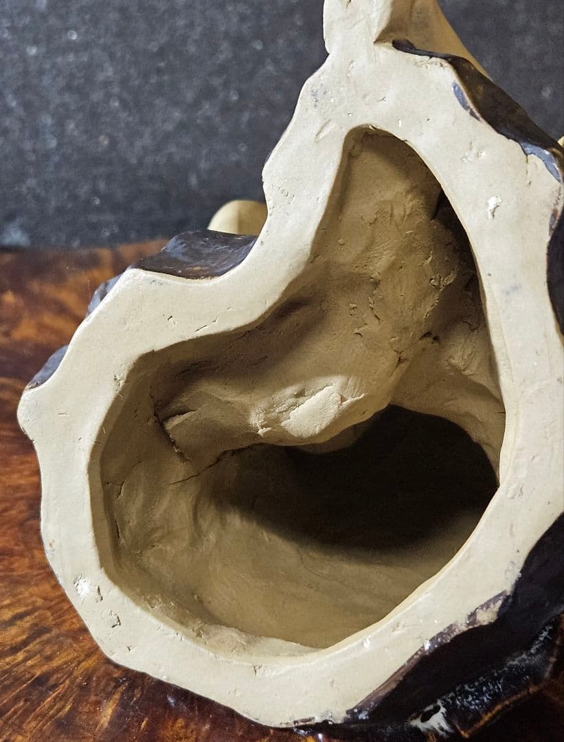 【名品❗】【上作品❗】 酒を呑む男の人形　陶器製　羽織りが海鼠釉　窯元産地不詳