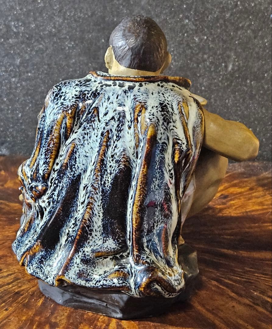 【名品❗】【上作品❗】 酒を呑む男の人形　陶器製　羽織りが海鼠釉　窯元産地不詳