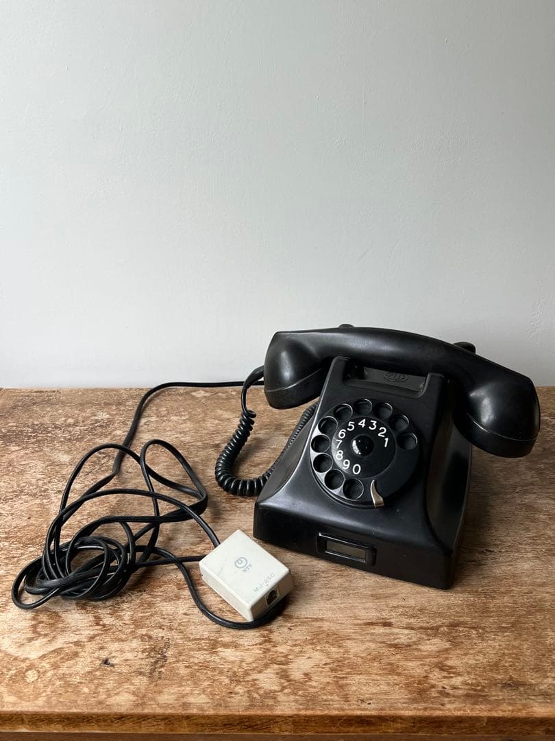 ヴィンテージ イギリス製　ダイヤル式黒電話