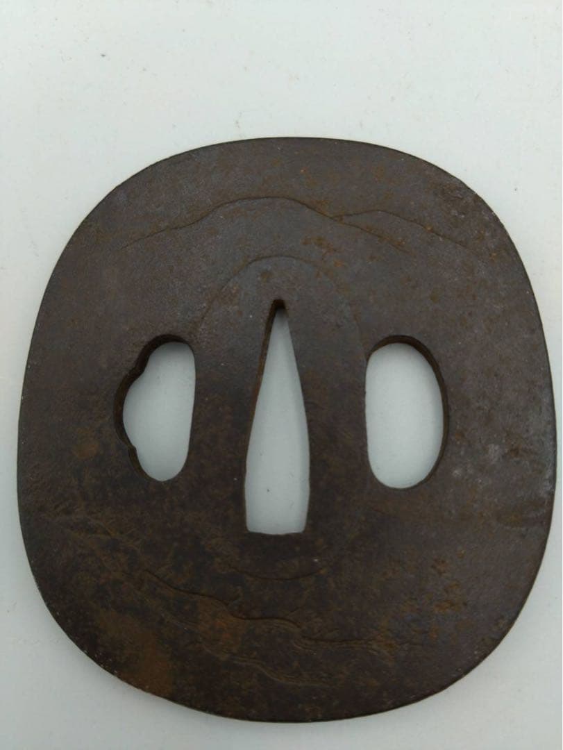 時代物 長州 鍔(つば) 鉄製 人物と風景の彫刻 鍔専用 桐箱入り品