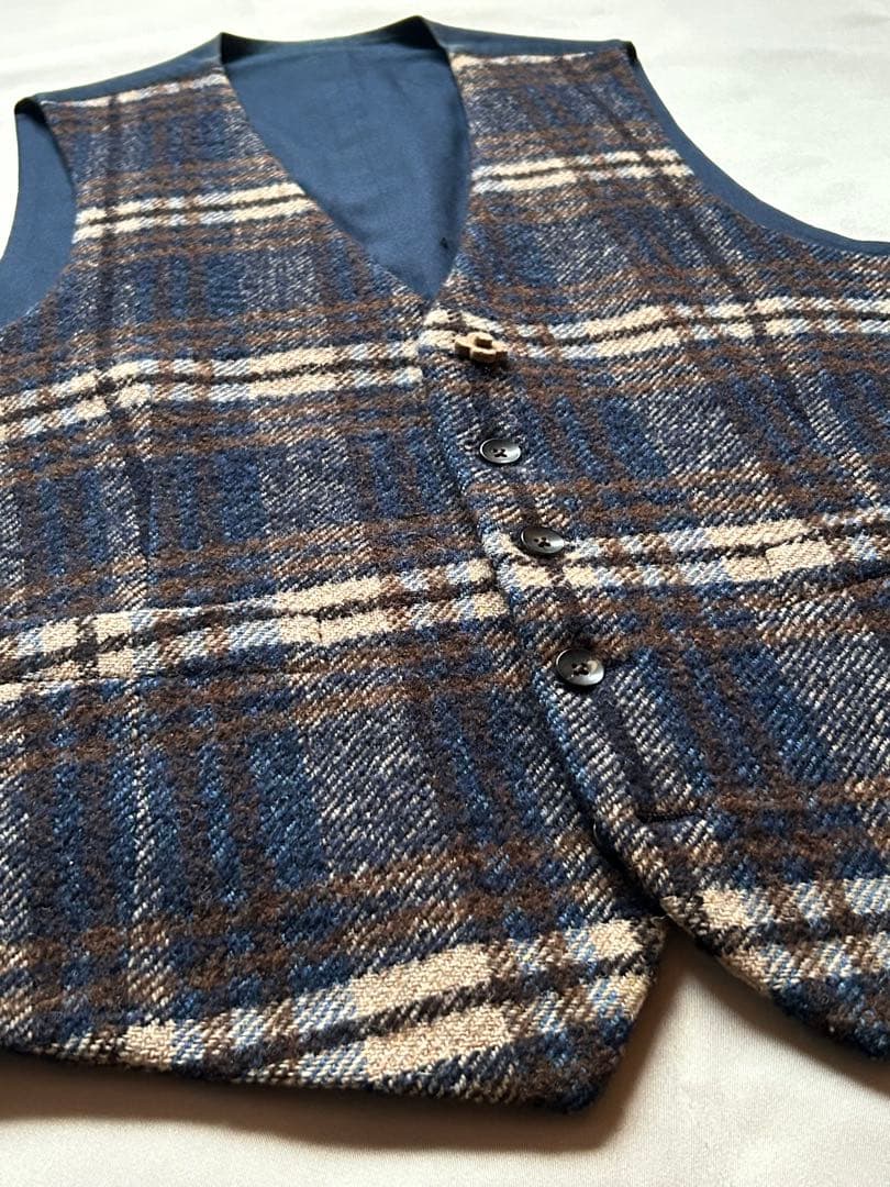 美品　LARDINI ジレ　ベスト　ウール　チェック　ブートニエール付き
