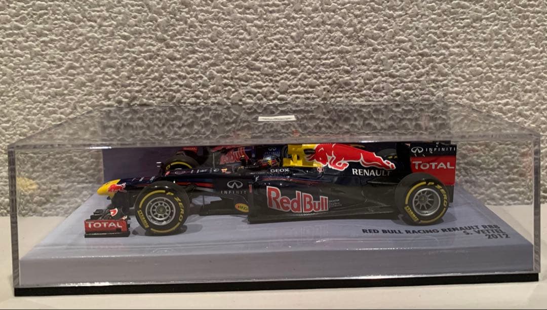 1/43 レッドブルレーシング RB8 S.ベッテル