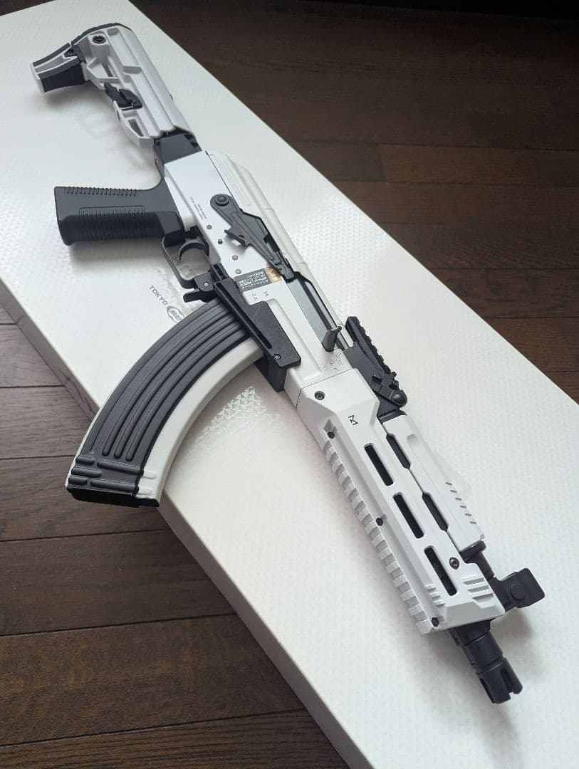東京マルイ　次世代電動ガンAK47WHITE STORM