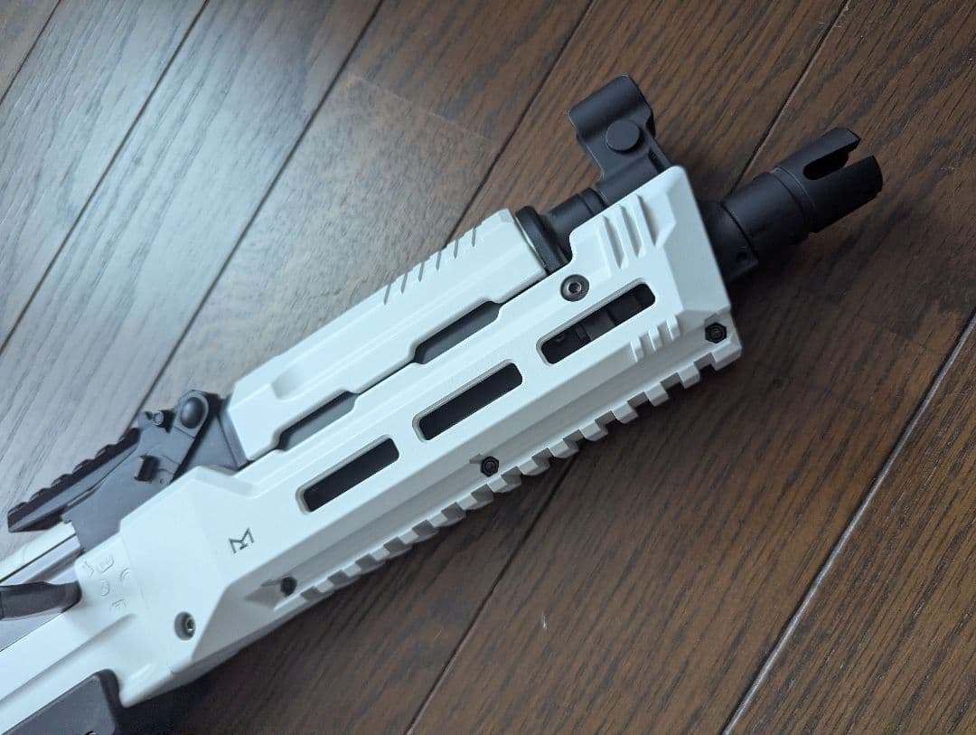 東京マルイ　次世代電動ガンAK47WHITE STORM