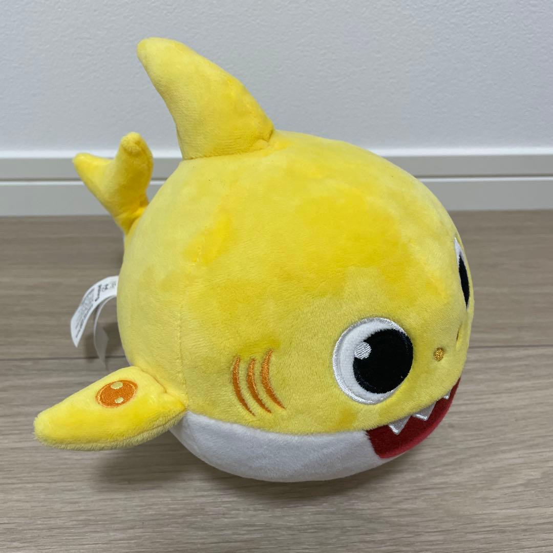 ベイビーシャークぬいぐるみ 約20cm 動く　アガマツ