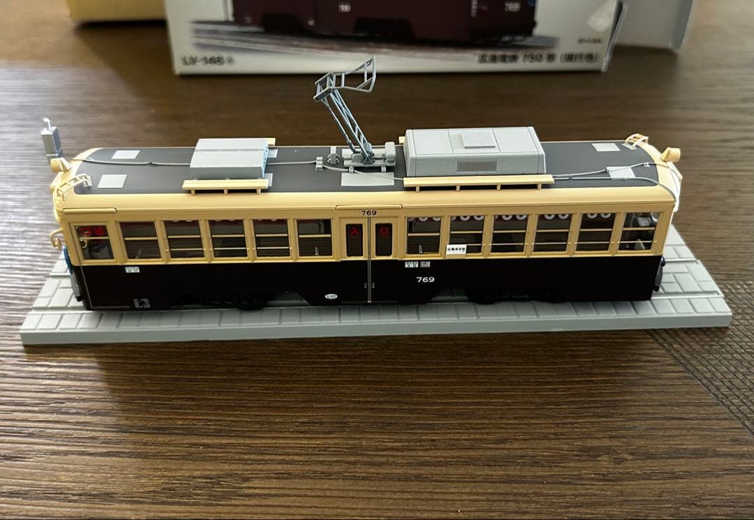 トミカリミテッドヴィンテージ 広島電鉄 750形（現行色）LV-146a