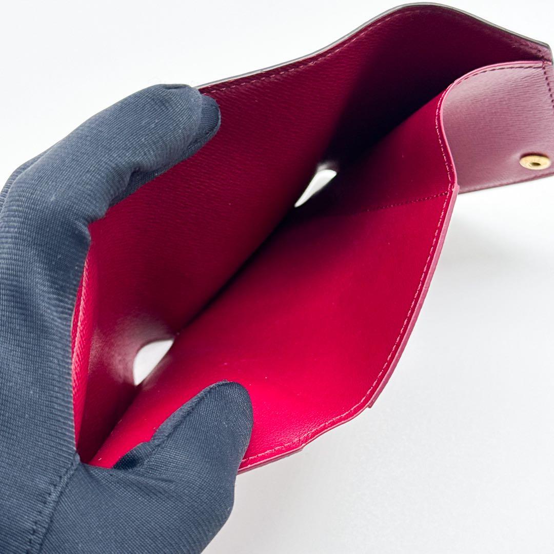 ルイヴィトン モノグラム ヴィクトリーヌ フューシャ 赤 財布 三つ折り レッド