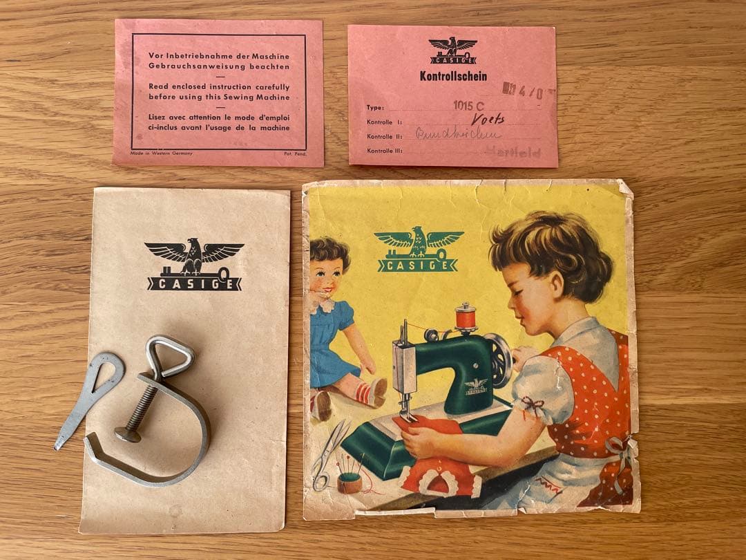 ヴィンテージ ブルーの子供用ミシン