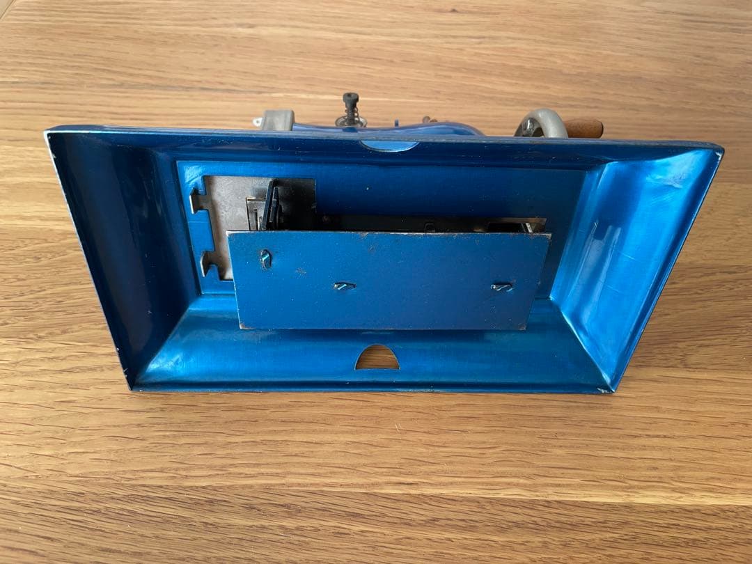 ヴィンテージ ブルーの子供用ミシン