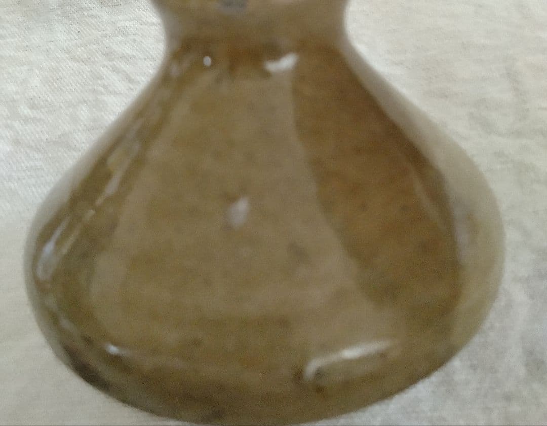 山野草が似合う逸品、信楽焼の風情ある花生（はないけ）