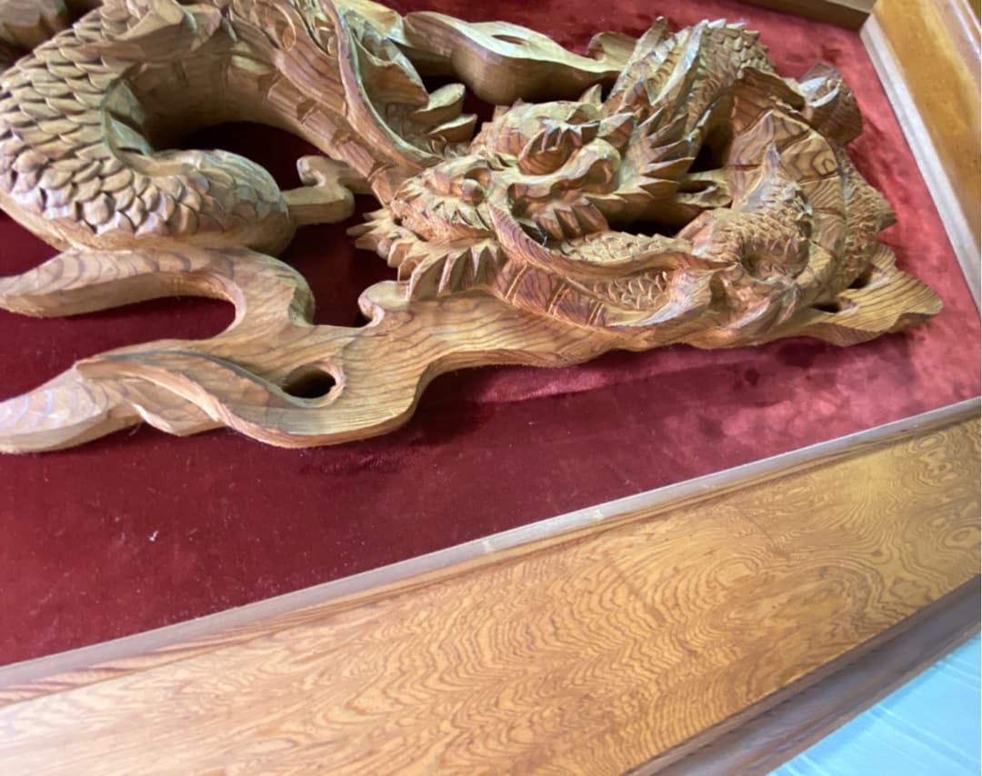 屋久島の杉、一刀彫り、龍の額縁