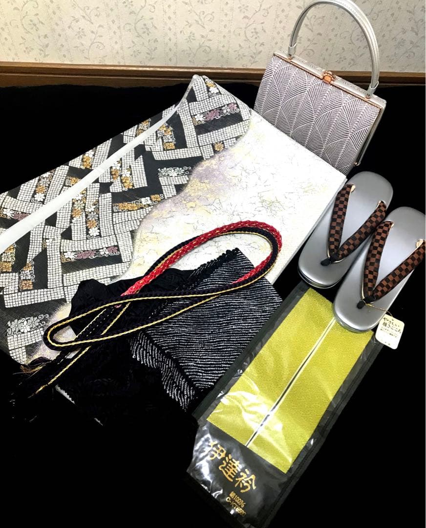 振袖フルセット　正絹　9点 白　伝統祝い花　尾長鶏　シックカッコイイ‼️振袖セット