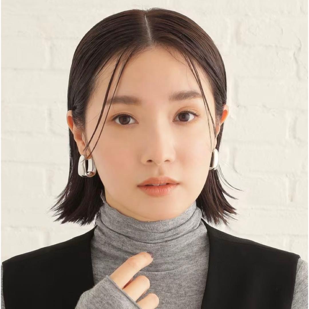 【COCOSHNIK】シルバー ホロウフープピアス トラペーズ