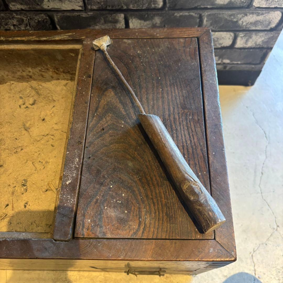 Ly01　木製火鉢　長火鉢　灰入り　昭和レトロ　引き出し付　古道具　アンティーク