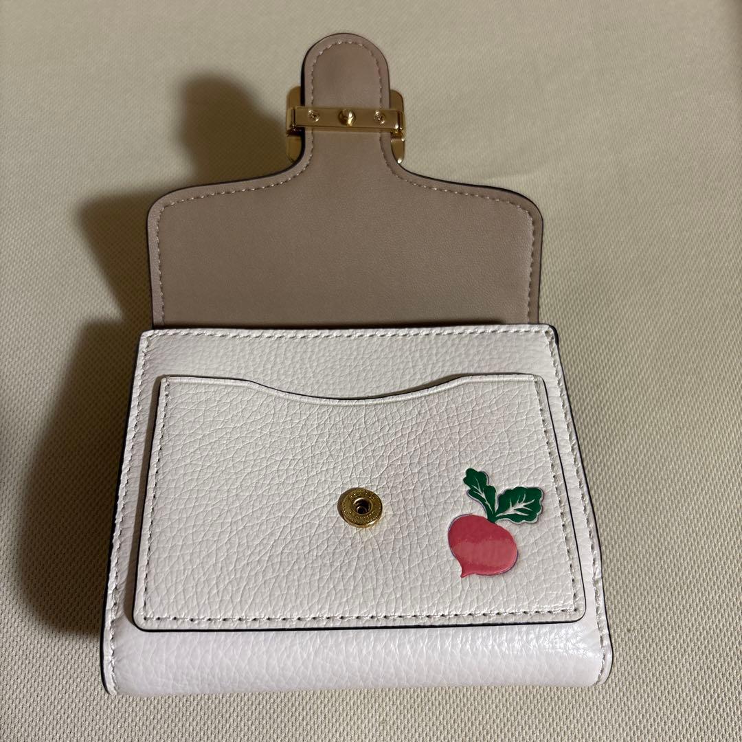 さとる様！専用商品！！COACH 花と蝶のプリント 二つ折り財布