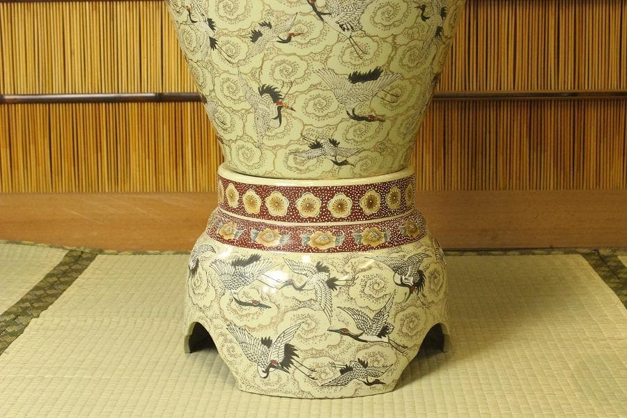 薩摩 金彩色絵 群鶴飛紋 細密画 沈香壷 高125cm 美品(A596)