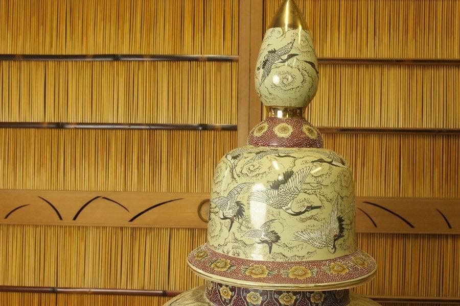 薩摩 金彩色絵 群鶴飛紋 細密画 沈香壷 高125cm 美品(A596)