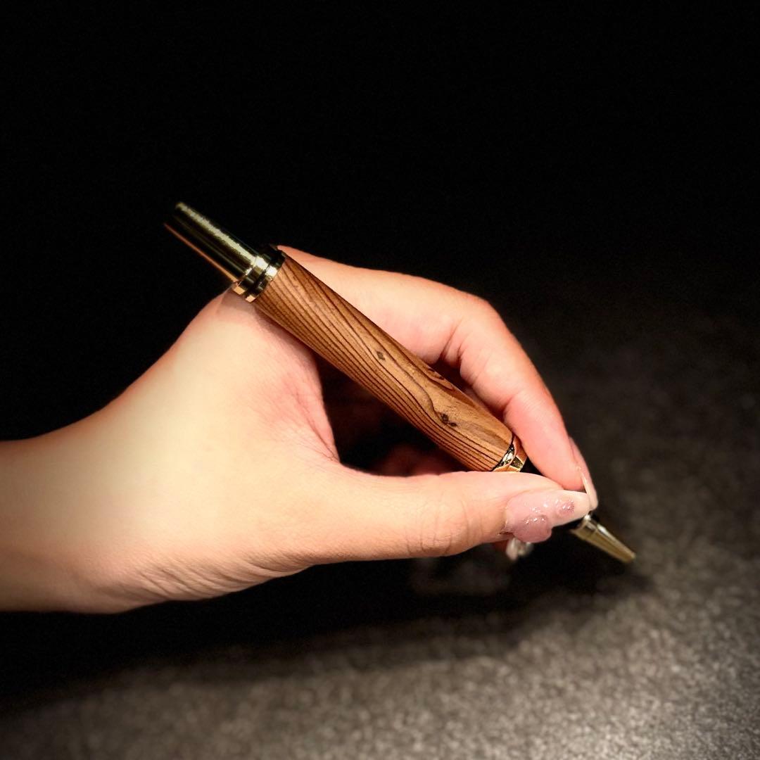 屋久杉（瘤.コブ）超貴重ボールペン。