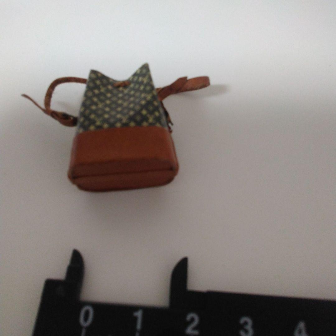 ルイヴィトンの クリスタルガラス ノベルティと ミニチュアのヴィトン バッグ