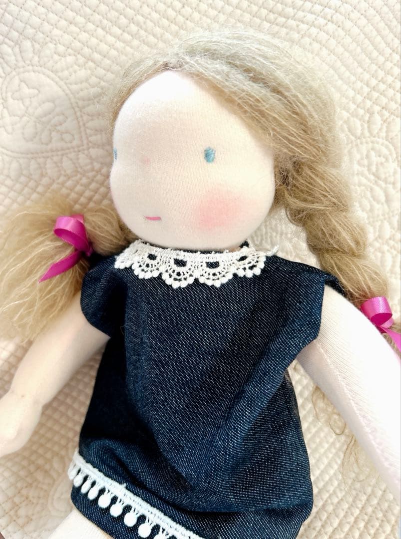 ウォルドルフ人形　カチューシャの女の子