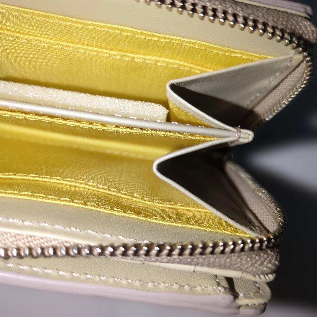 セール　新品　マンハッタナーズ　折り財布　　アンパイアロックを闊歩する　猫