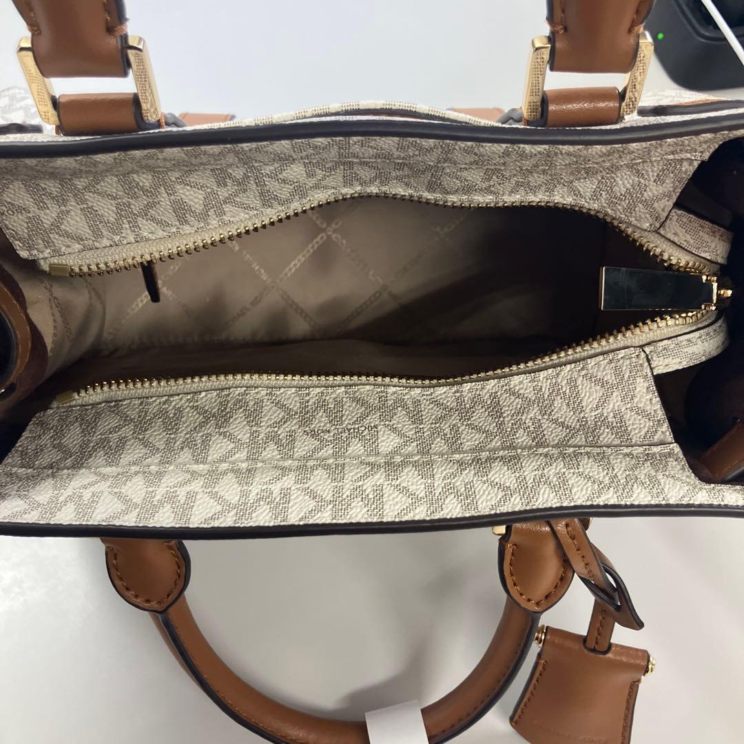 E1-1-01 MICHAEL KORS ロゴ入りバッグ