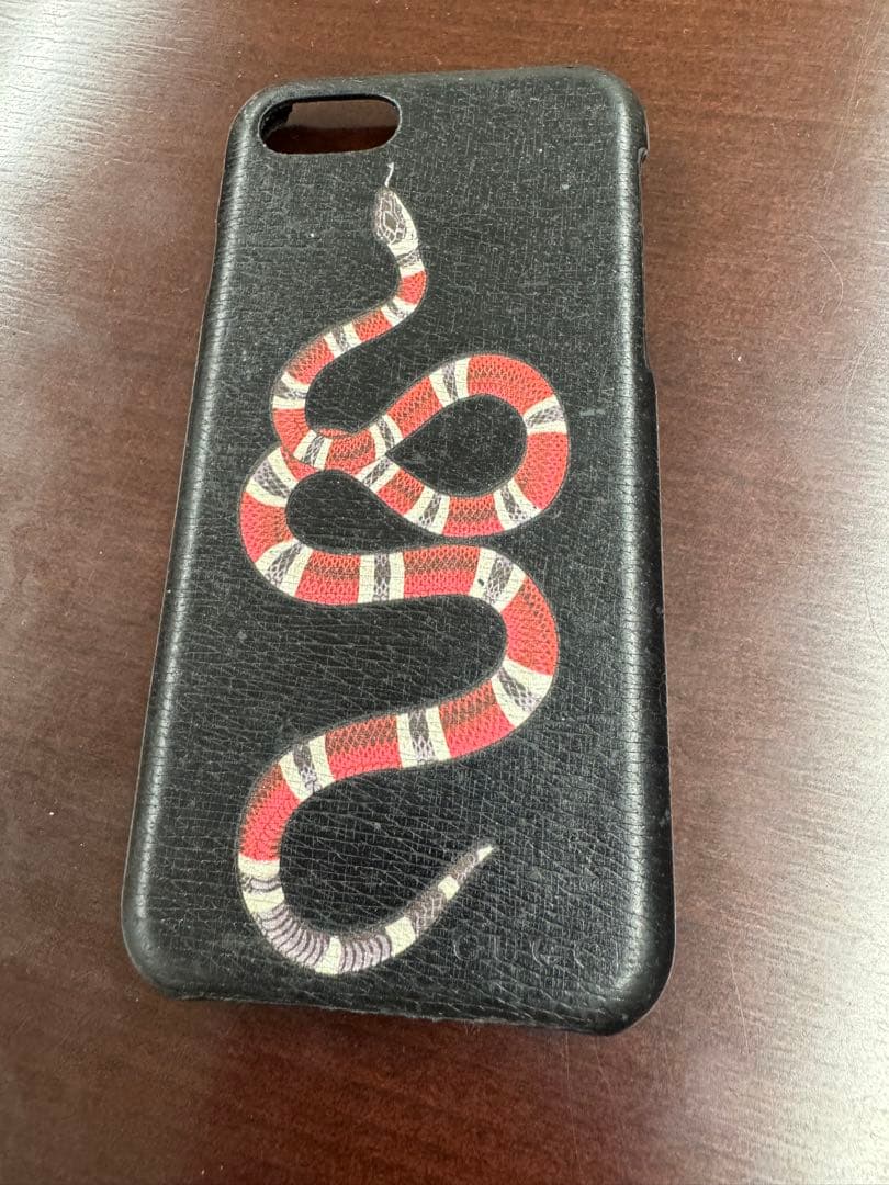 Gucci 蛇デザイン iPhoneSE 用ケース