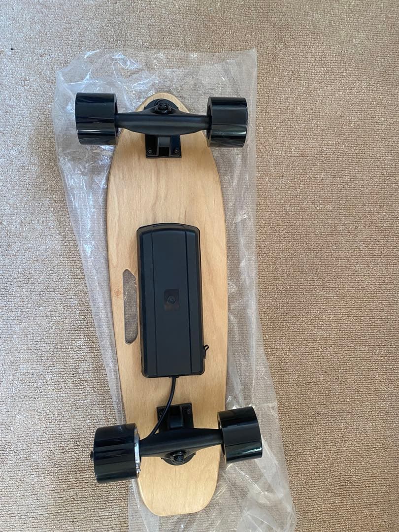 Denska 電動スケボー 木製デッキ ブラックホイール