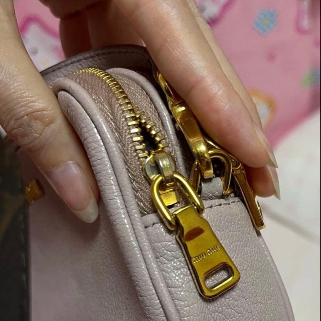MIU MIU ミュウミュウ　 ピンク ショルダーバッグ　ポシェット