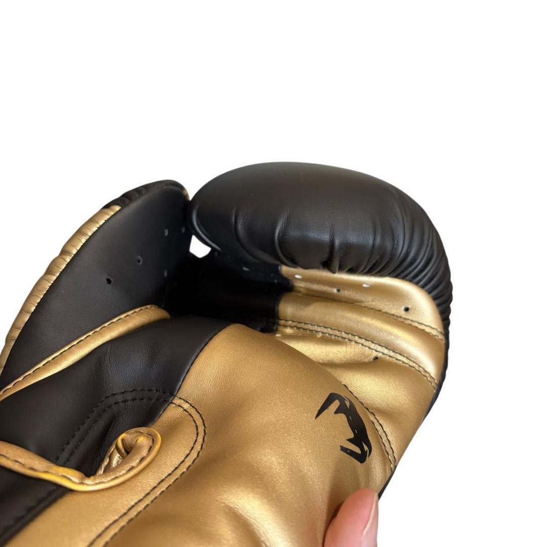 ヴェノム　ボクシンググローブ 16oz ブラック×ゴールド