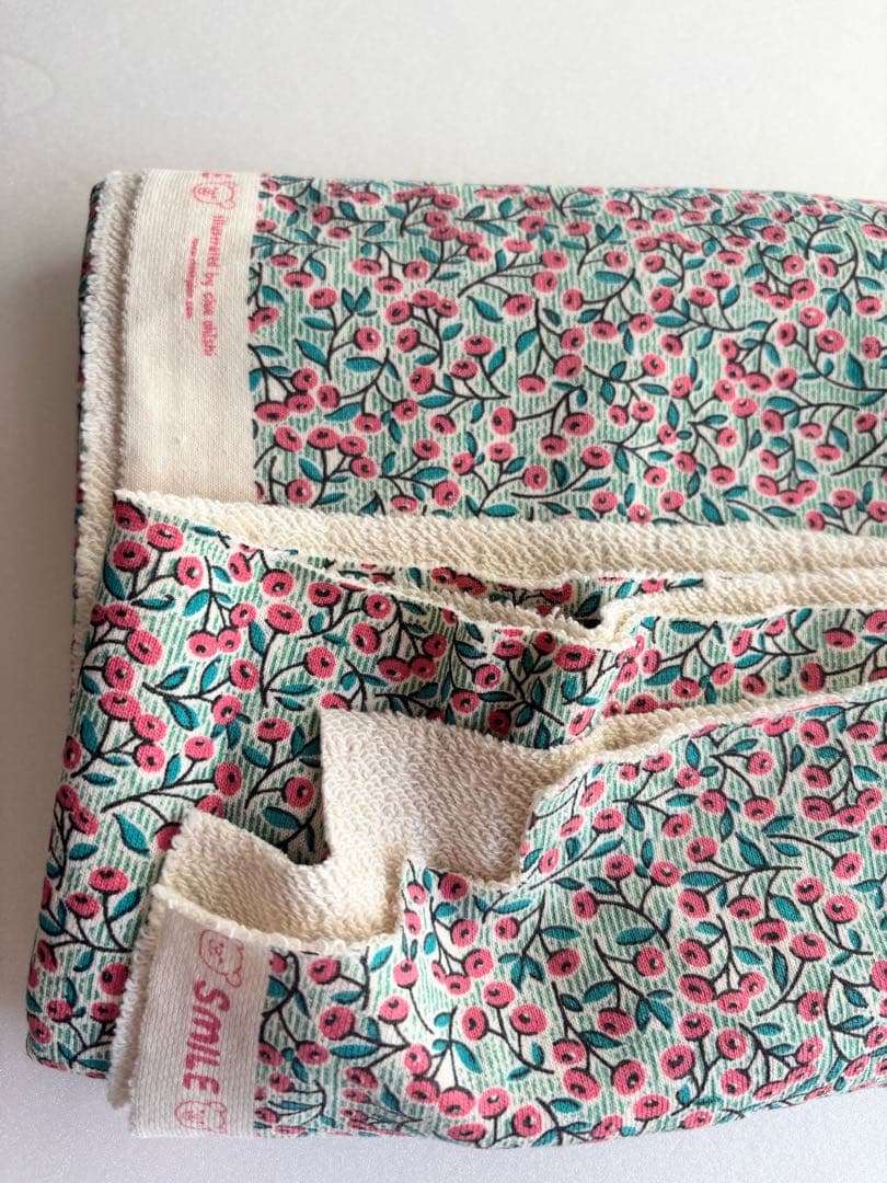 小花柄　裏毛ニット