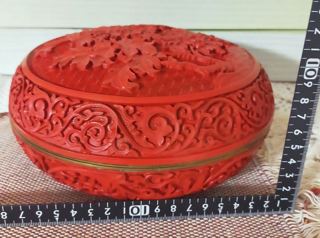 中国伝統美術工芸品　堆朱彫刻　円型蓋物　　茶道具入れ　アンティーク