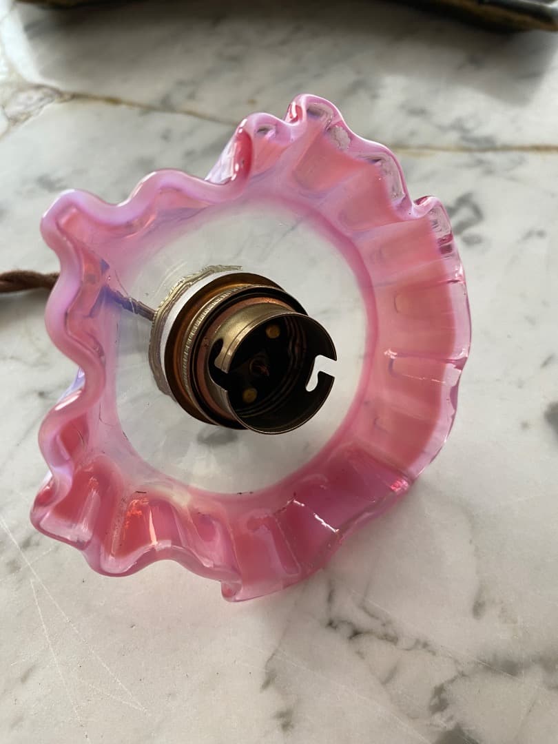 フランス　アンティーク　ピンクのオパリン　小さなガラス灯　アトリエランプ