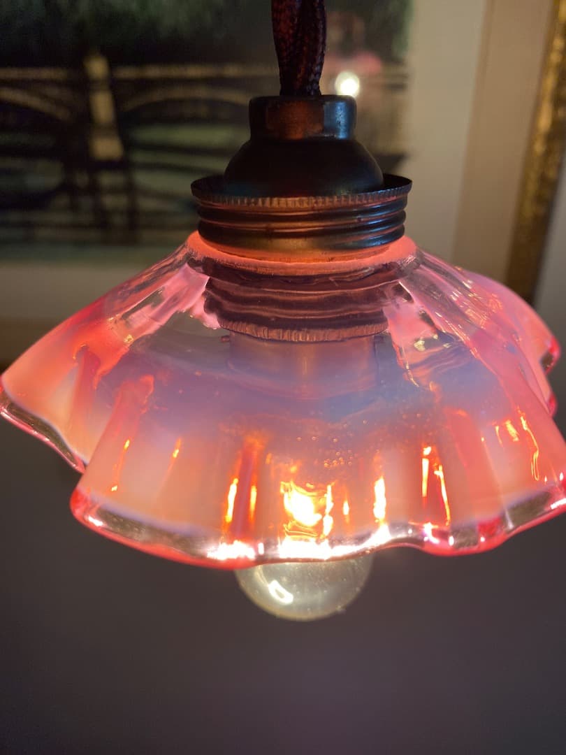 フランス　アンティーク　ピンクのオパリン　小さなガラス灯　アトリエランプ