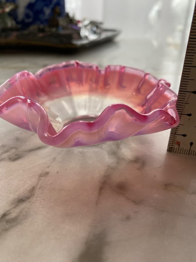 フランス　アンティーク　ピンクのオパリン　小さなガラス灯　アトリエランプ