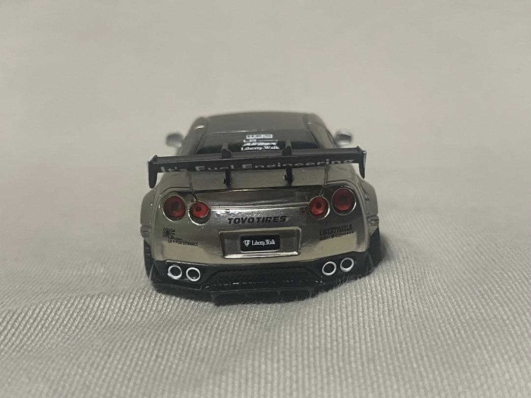 MINI GT LB★WORKS 日産 GT-R サテンシルバー #205
