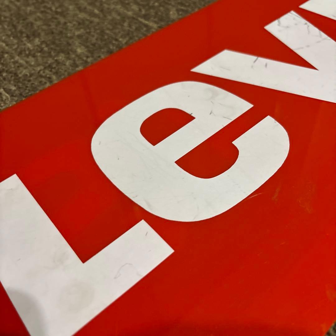 リーバイス　アクリル看板　非売品　レア　（吊るし用穴あり）