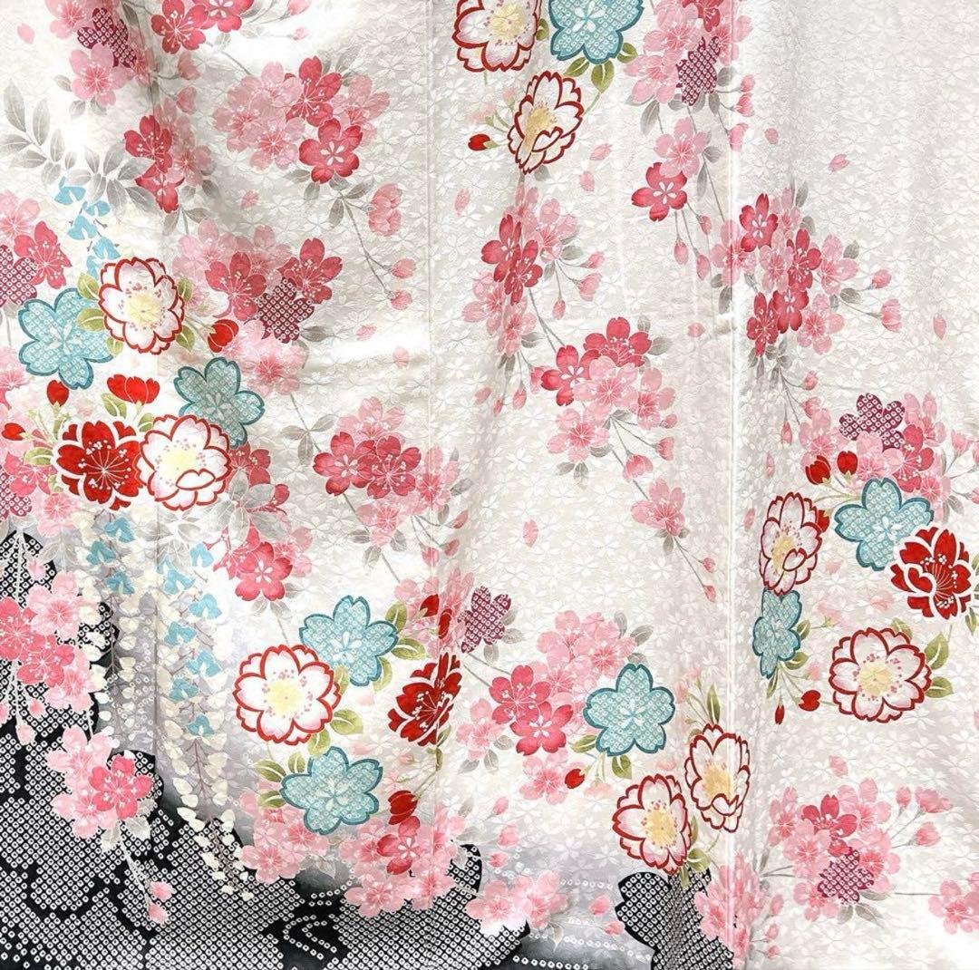 桜花模様の振袖　着物　晴れの日　成人式　卒業式