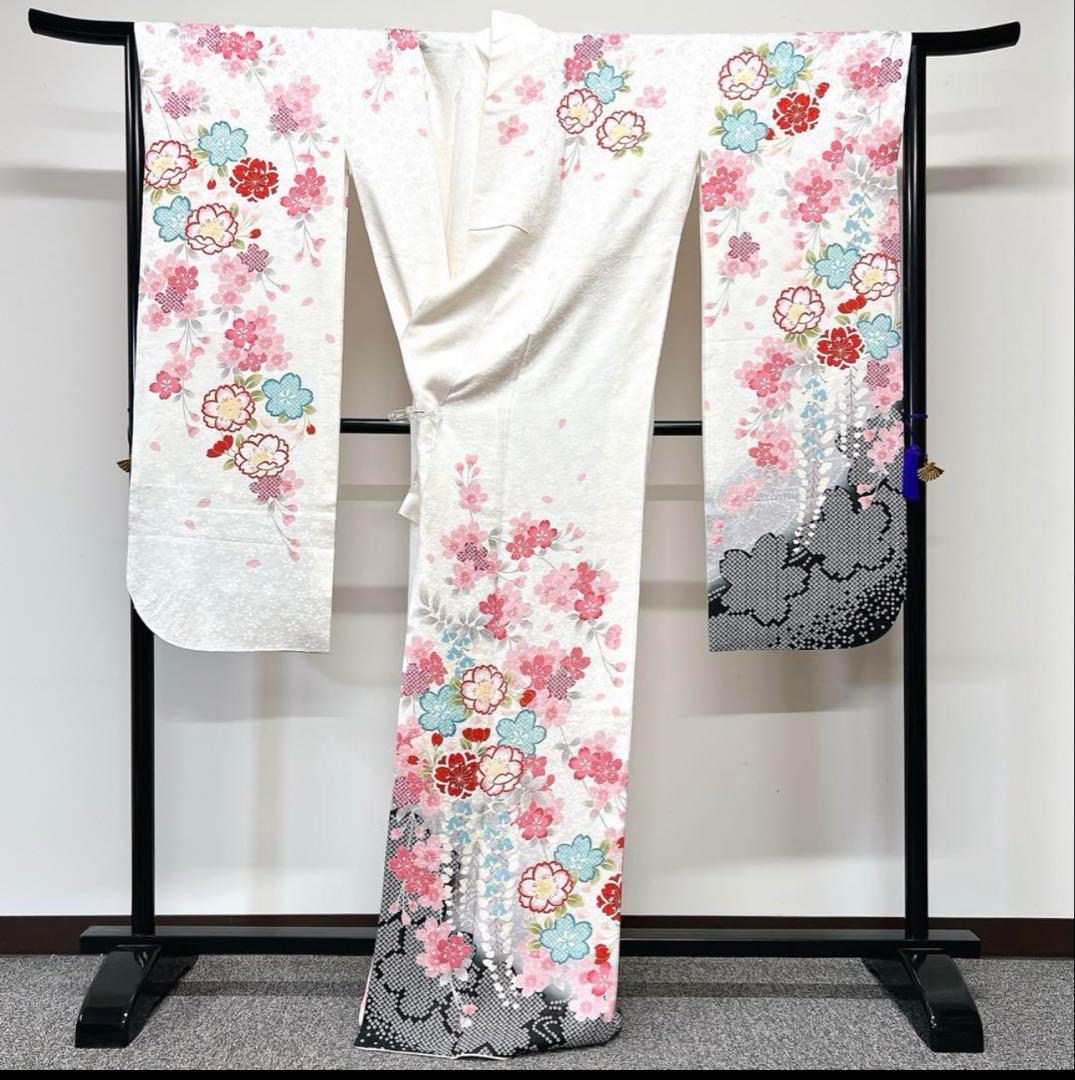 桜花模様の振袖　着物　晴れの日　成人式　卒業式