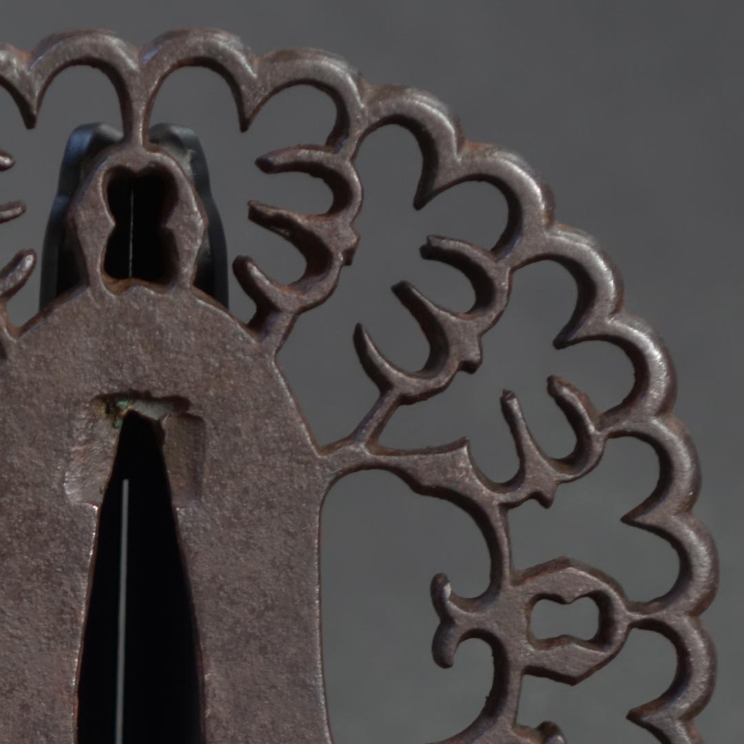 【 抱茗荷雁金透鍔 】鍔 鐔 鉄地 刀装具 日本刀 武具 骨董 アンティーク