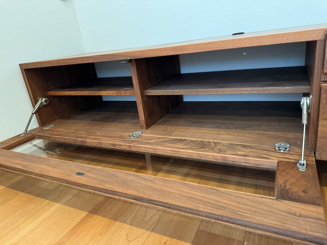 世田谷　城南エリア　受け渡しのみ　無垢材ウォールナット テレビ台 モダンデザイン