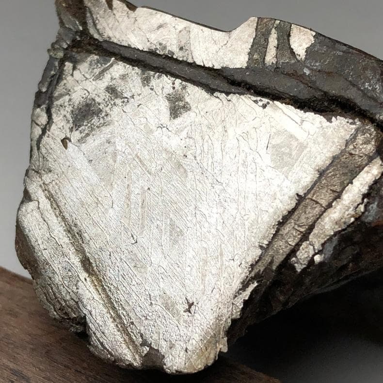 ミ*ド様 隕石 鉄隕石　アルタイ隕石　原皮付き　ナチュラル　原石　重さ約207ｇ