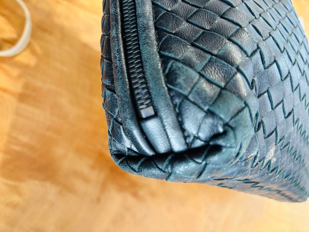 【かなり美品】ボッテガヴェネタ　イントレチャート黒ショルダーバッグ