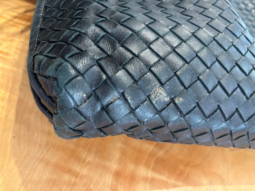 【かなり美品】ボッテガヴェネタ　イントレチャート黒ショルダーバッグ