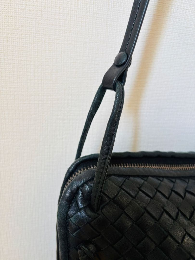 【かなり美品】ボッテガヴェネタ　イントレチャート黒ショルダーバッグ