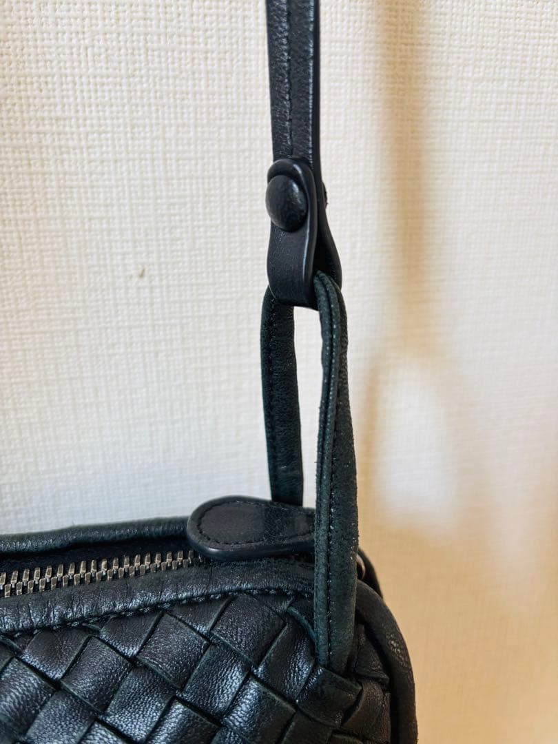 【かなり美品】ボッテガヴェネタ　イントレチャート黒ショルダーバッグ