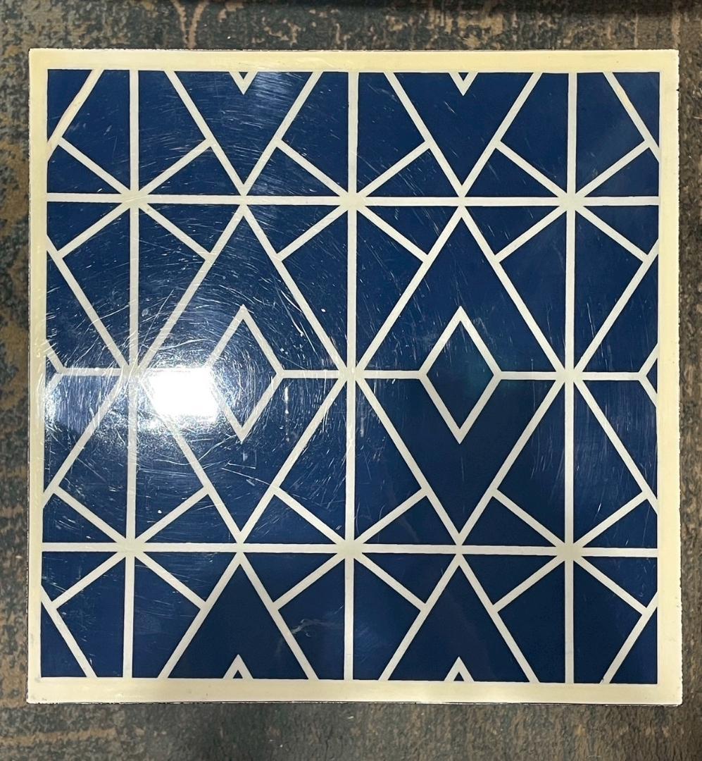 《 KARE / カレ 》 35.5×35.5×46.5cm サイドテーブル