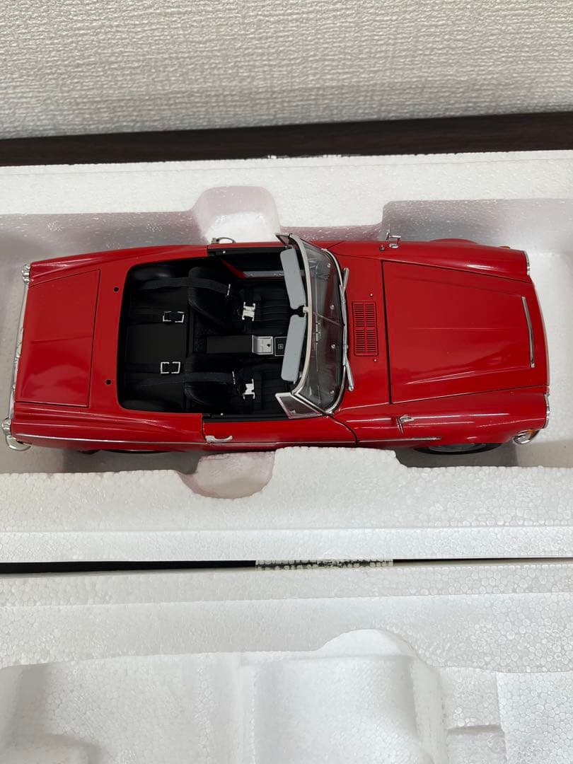 オートアート1/18 ダットサン フェアレディ2000 SR311 レッド