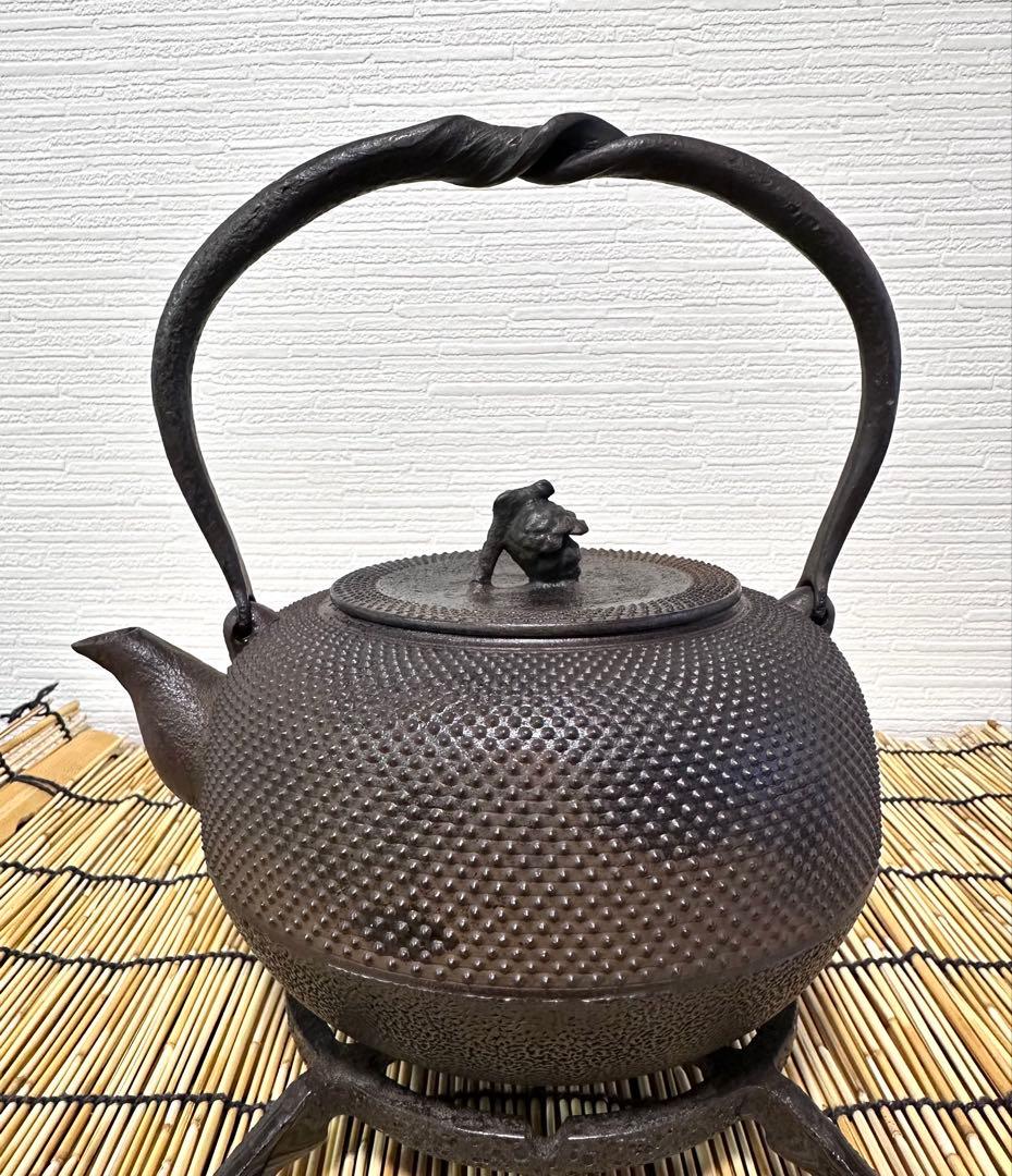 未使用品　南部秀山堂南部伝統工芸士 佐藤 勝弘造アラレ 南部鉄瓶 南部鉄器 鉄瓶