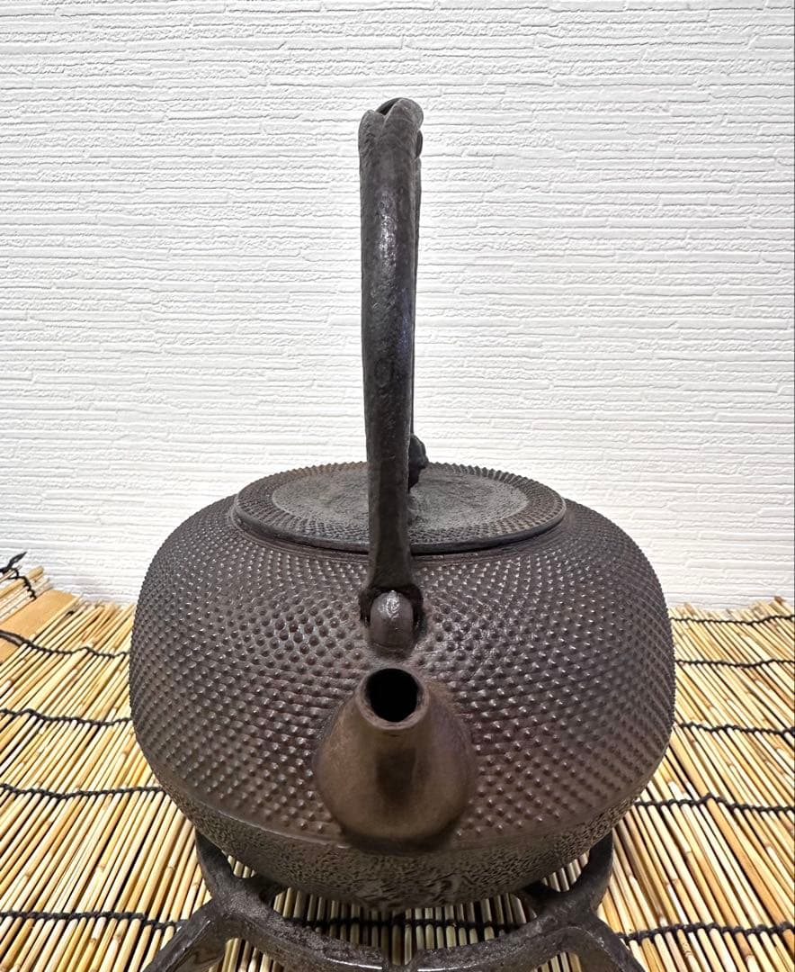 未使用品　南部秀山堂南部伝統工芸士 佐藤 勝弘造アラレ 南部鉄瓶 南部鉄器 鉄瓶